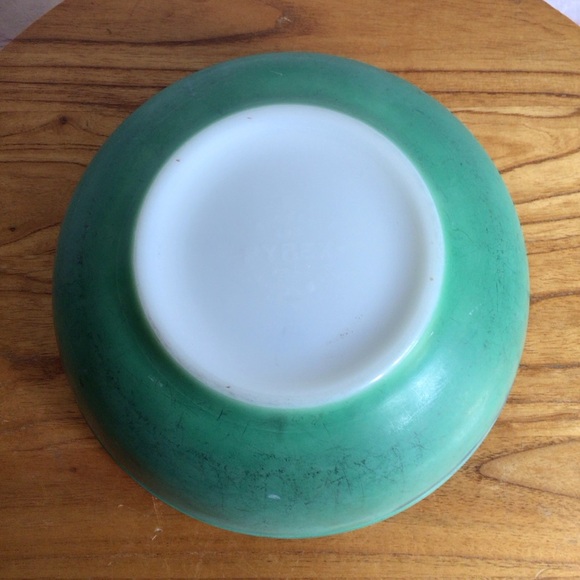 Vintage 1940’s Pyrex 403 Green Mixing Bowl - 2 1/2 Quart - Picture 7 of 8